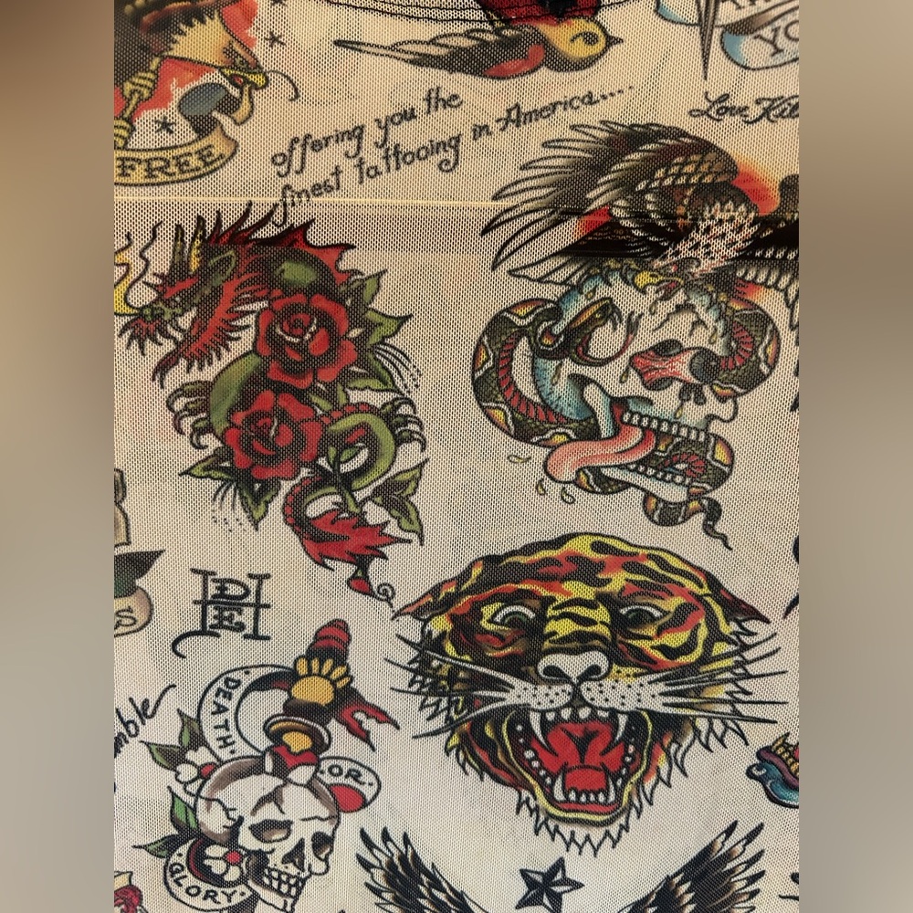 Ed Hardy Women’s L Flashboard Mesh Tattoo-Print Long Sleeve Crop Top Cream Skull - Picture 2 of 8
